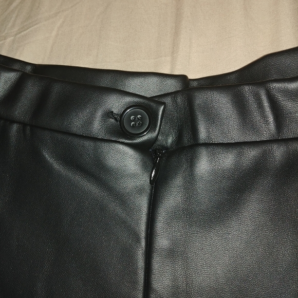 Pleather skirt - Picture 4 of 6